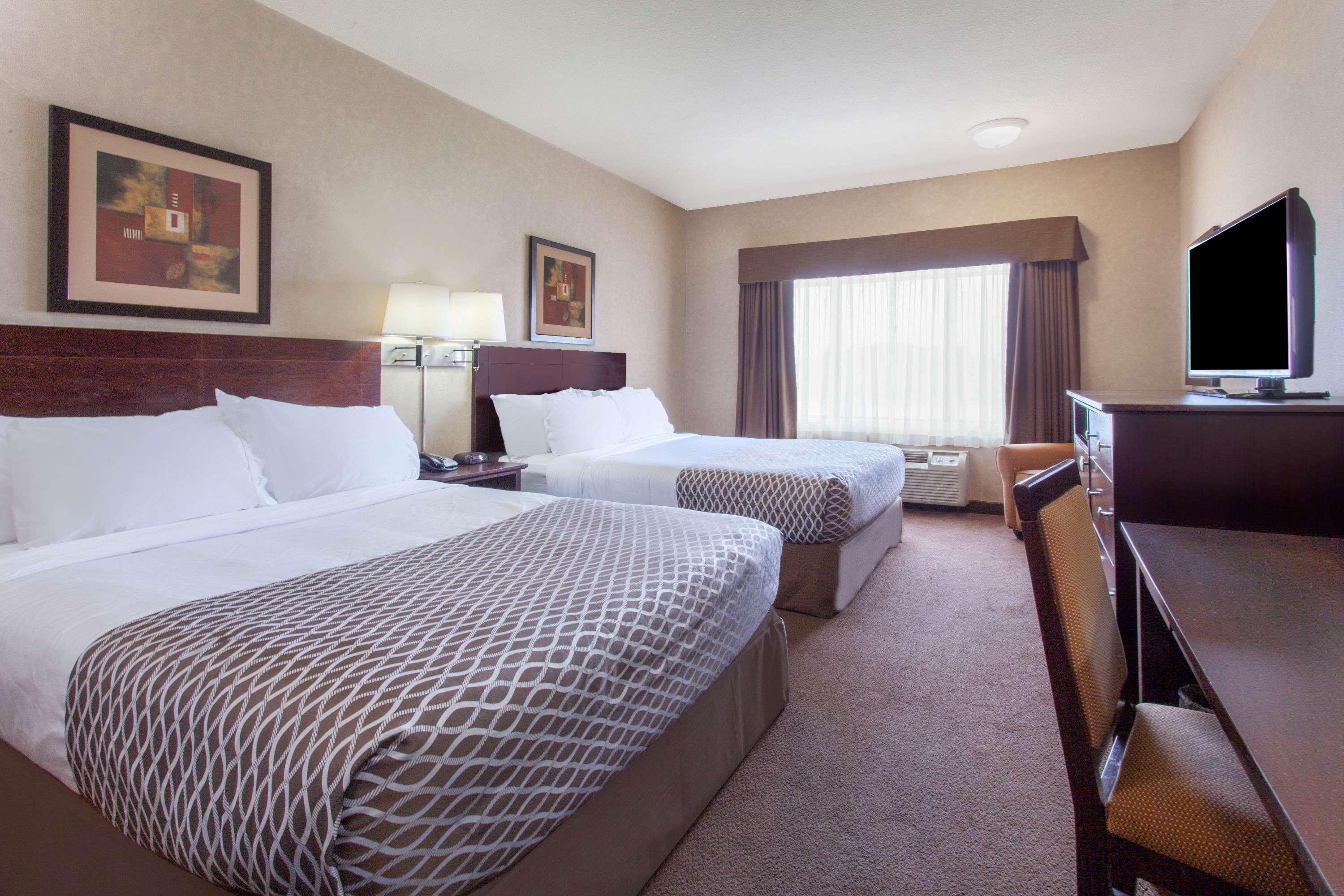 Hotel Ramada By Wyndham Camrose Exterior foto